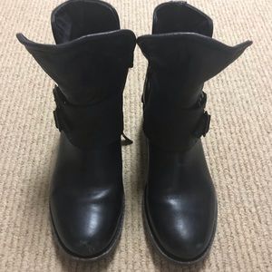 Black leather Ugg boots size 7